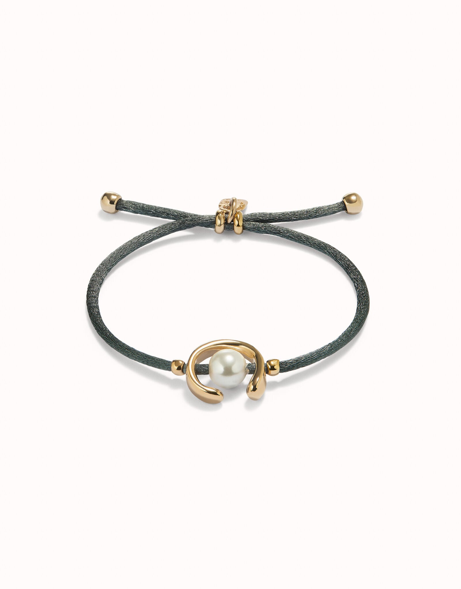 Black cord bracelet with a pearl